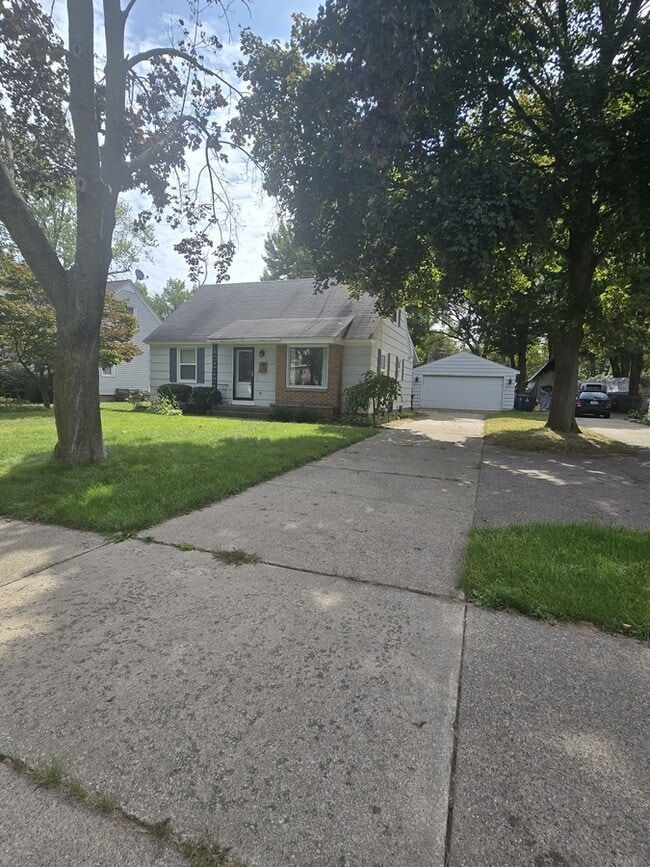 Building Photo - 38 E 32nd St