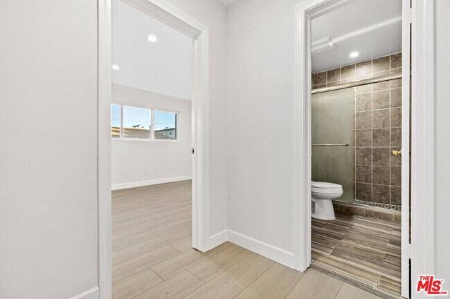 Building Photo - 330 E Dryden St