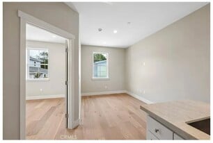 Building Photo - 3148 Johnson Ave