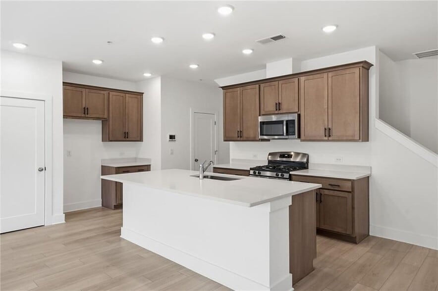 Building Photo - 187 Redbud Rd