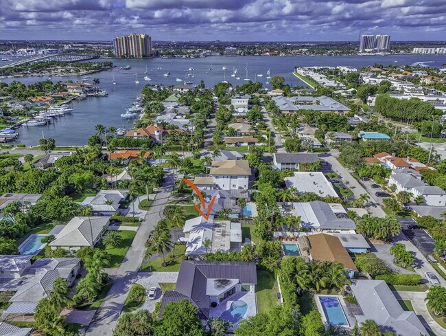 Building Photo - 1242 N Harbor Dr