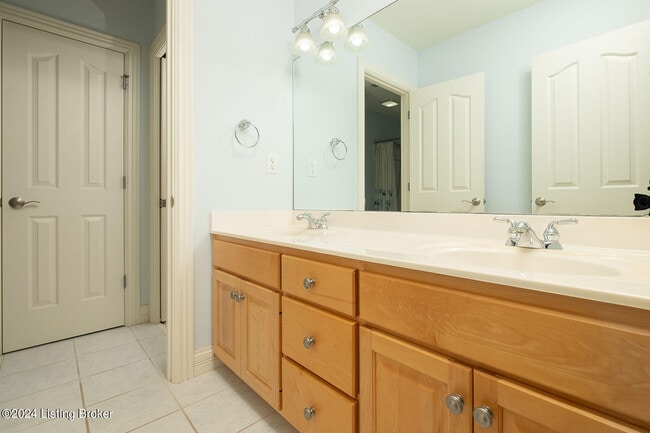 Building Photo - 3003 Glenhill Ct