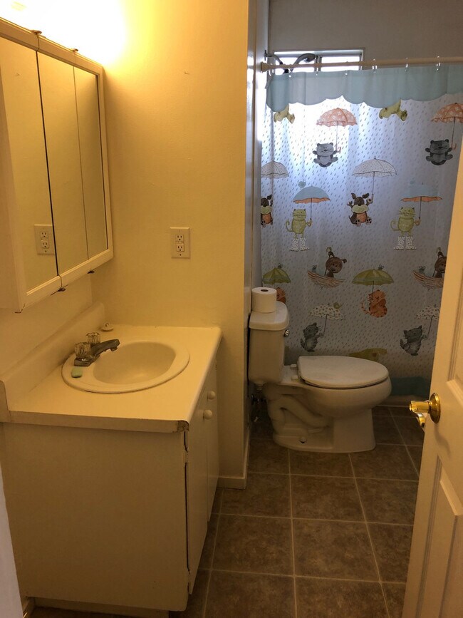 Building Photo - Lovely 3 bedroom/2 bathroom home in East Davis -$500 OFF FIRST MONTH'S RENT!!!