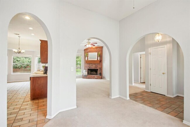 Building Photo - 613 Vickery Ave