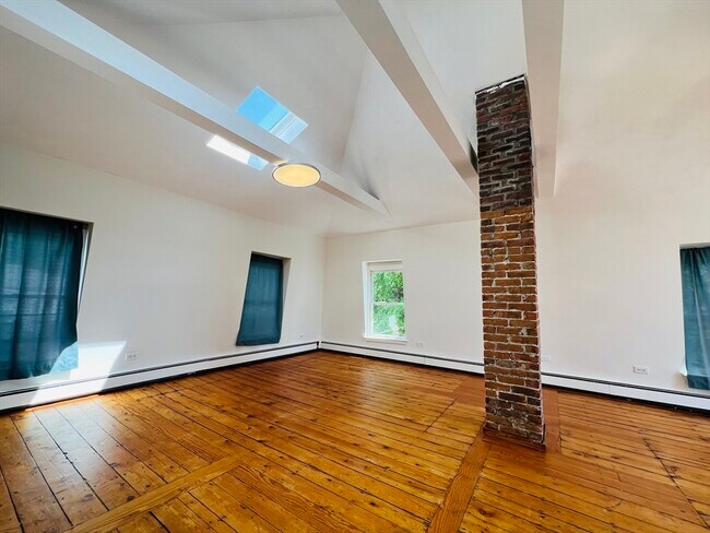 Building Photo - 18 Appleton St