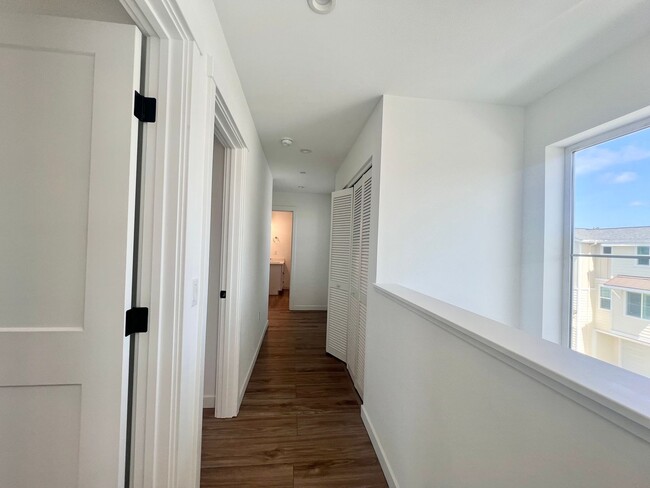 Building Photo - NEW PRICE! Beautiful 3 bedroom 2.5 home in...