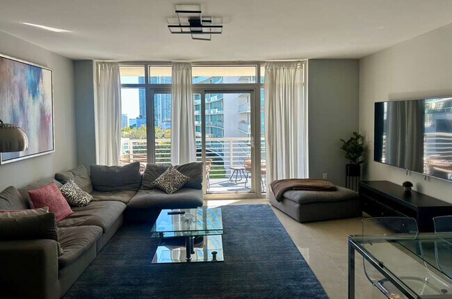 Building Photo - 3250 NE 1st Ave