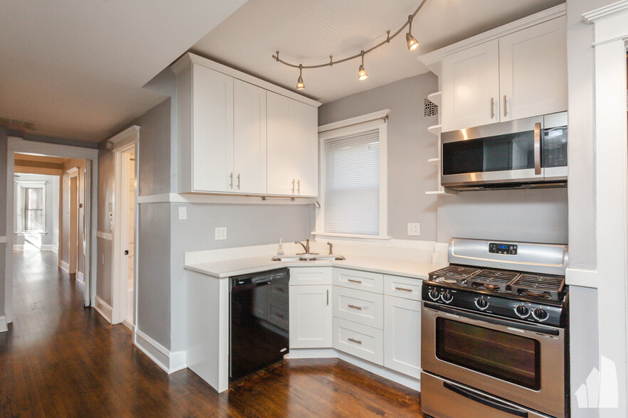 Building Photo - 3253 N Kenmore Ave