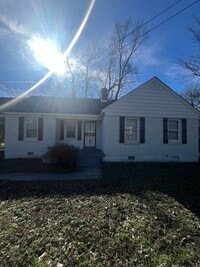 Building Photo - Newly Renovated House on a quiet Street