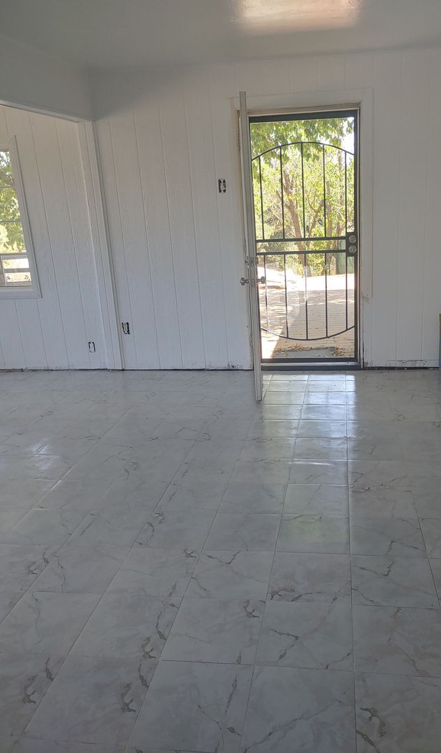 Building Photo - 2416 Cedar Dr