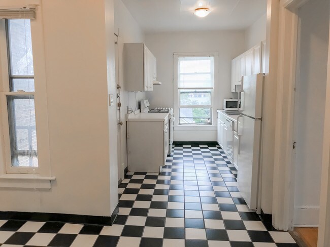 Building Photo - 2549 Lake