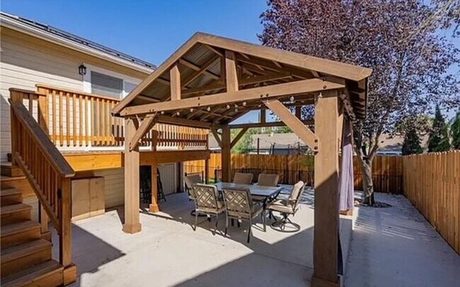 Building Photo - Charming 3 Bedroom 2 Bath Paso Robles Home