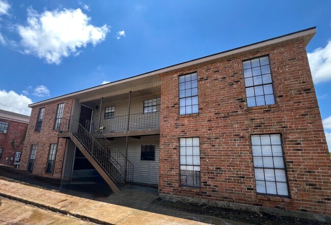 Building Photo - 103 Berlin St