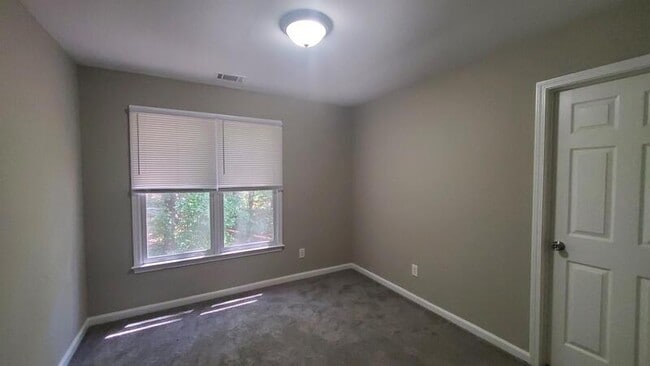 Building Photo - 1061 Sharon Pl