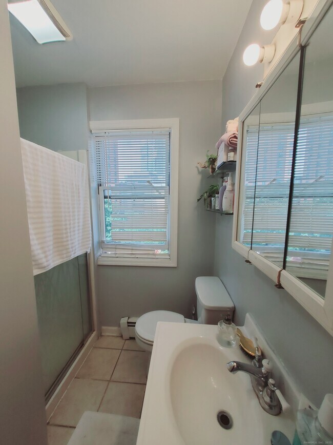 Building Photo - 211 Main St