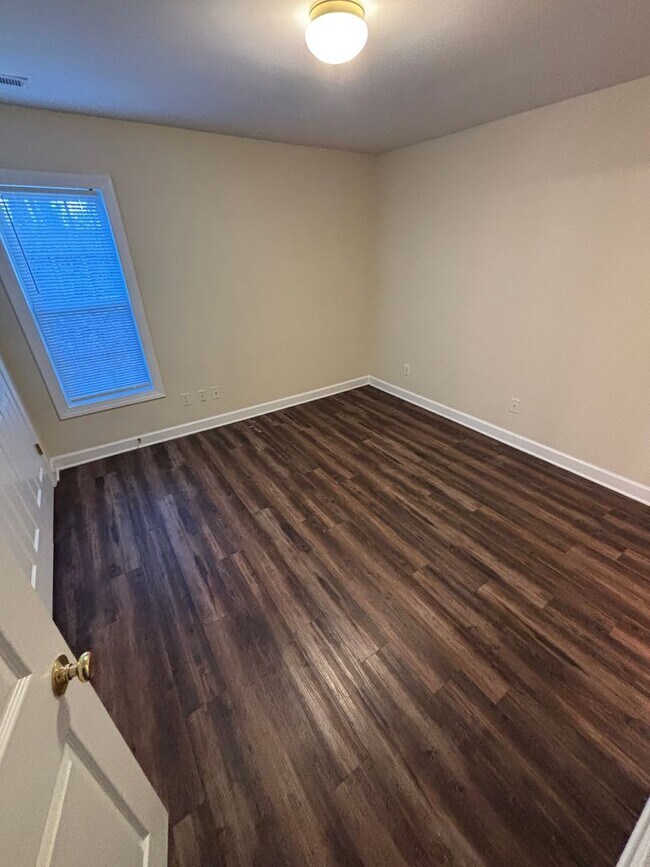 Building Photo - 5221 Westpine Ct