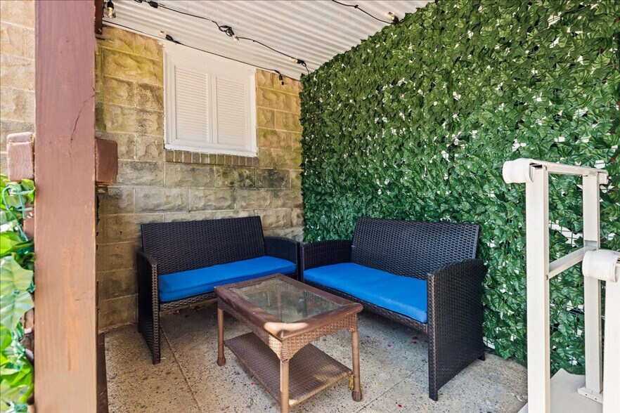 Building Photo - 27 S Oakland Ave