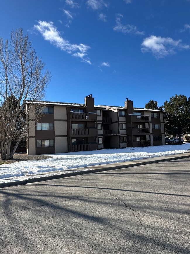 Building Photo - Two Bedroom One Bath Condo in Rifle Colorado