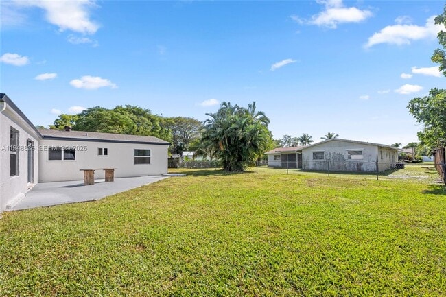 Building Photo - 1720 SW 13th St