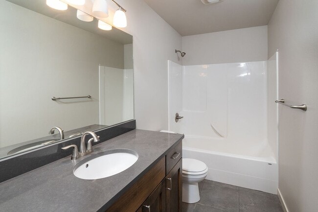 Building Photo - 3 Bdrm 2.5 bath newer home in a quiet SE c...