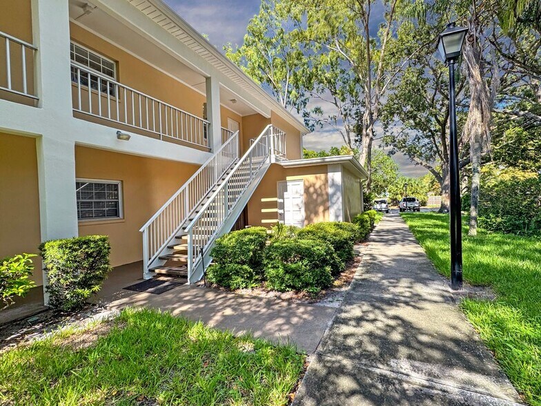 Building Photo - 8300 Bardmoor Blvd