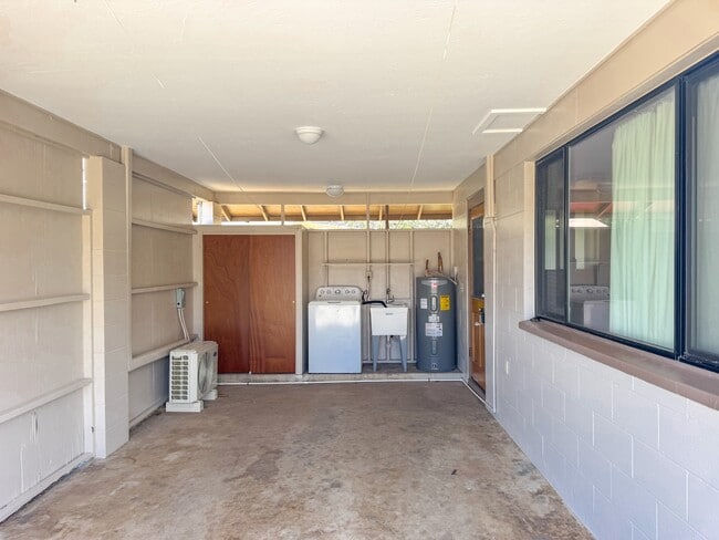 Building Photo - 236 Lono Ave
