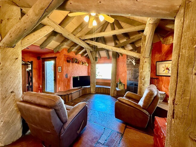 Building Photo - Historic Manitou Springs Home for Rent – M...