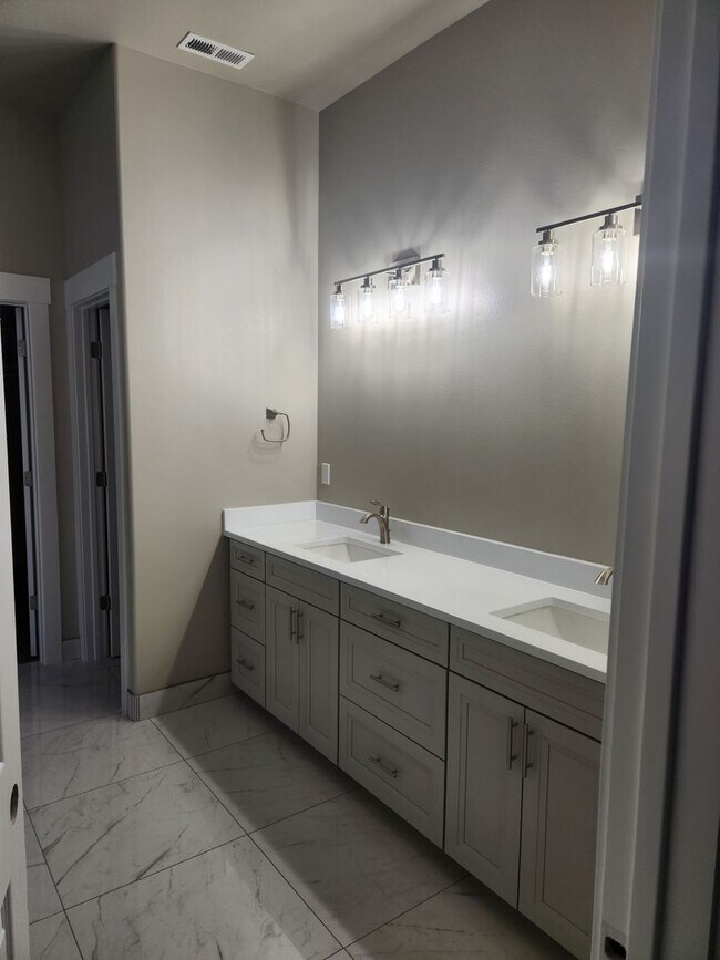 Building Photo - West Valley New 4 br plus office, 3.5 bath...