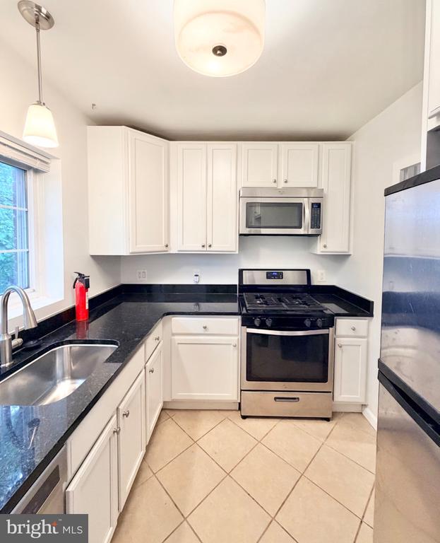 Building Photo - 3540 Martha Custis Dr