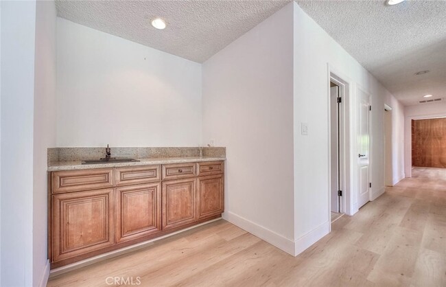 Building Photo - 16612 Park Ln Cir