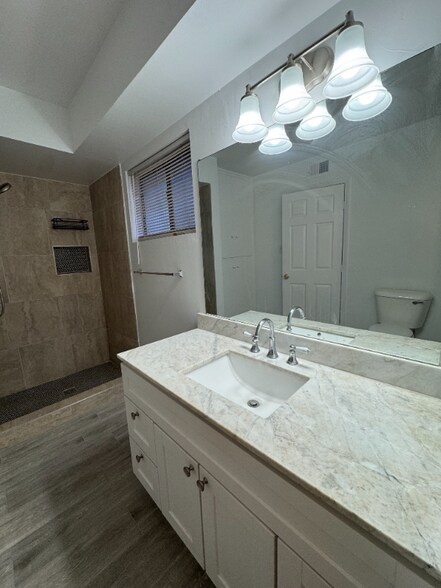 Building Photo - 5904 Daggett Ave