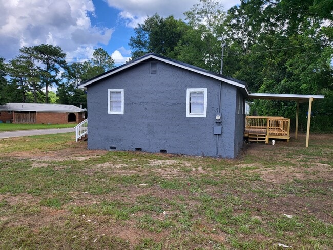 Building Photo - 105 Baxter St