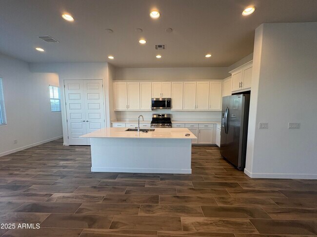 Building Photo - 23139 E Lords Wy