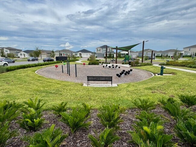 Building Photo - For Rent - 3 BEDROOM 2.5 BATHROOM TOWNHOUS...