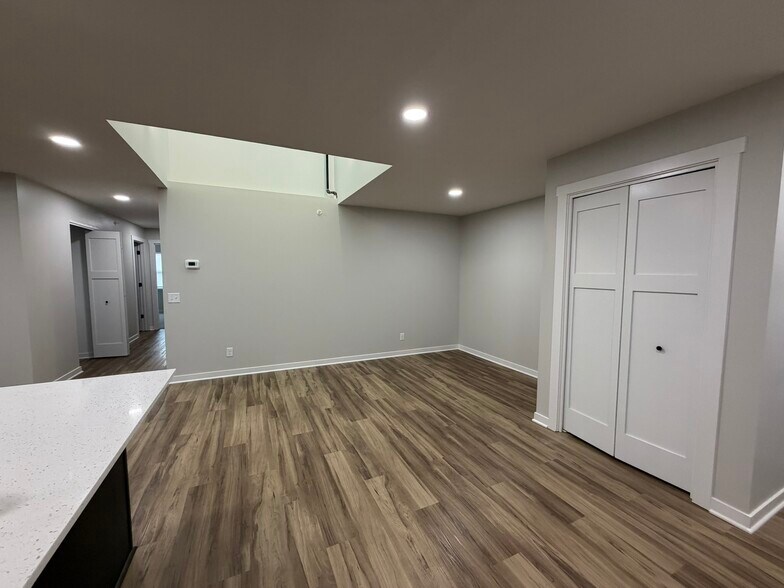 Living Area - 2009 Franklin St