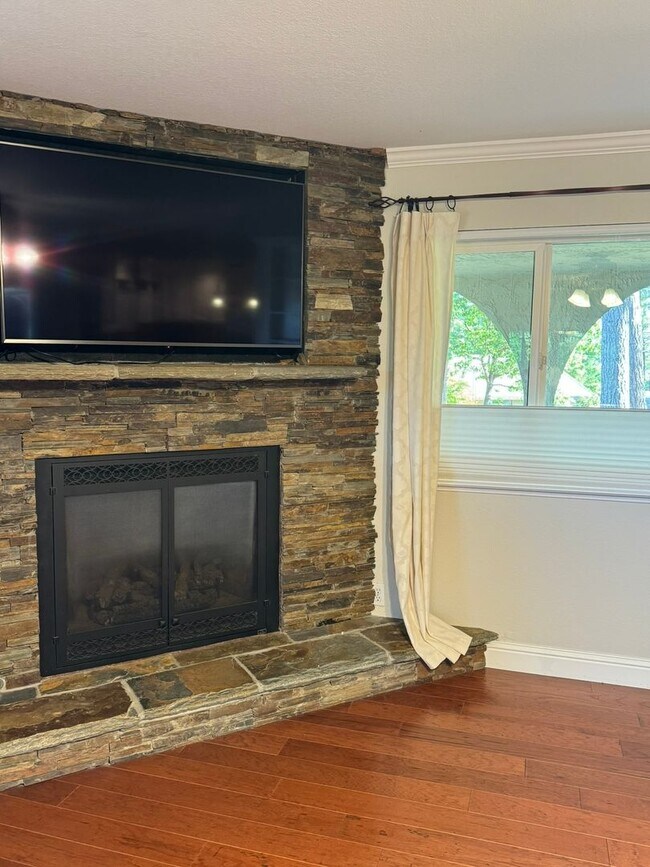 Building Photo - Beautiful Lake View Home for Rent in Lake of the Pines 3 Bed | 2 Bath | 1,775 Sq Ft