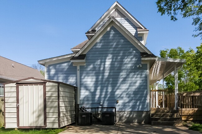 Building Photo - 685 N 5th St
