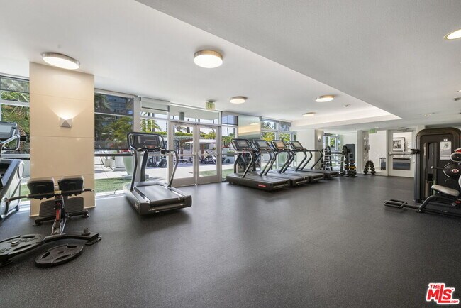 Building Photo - 13700 Marina Pointe Dr