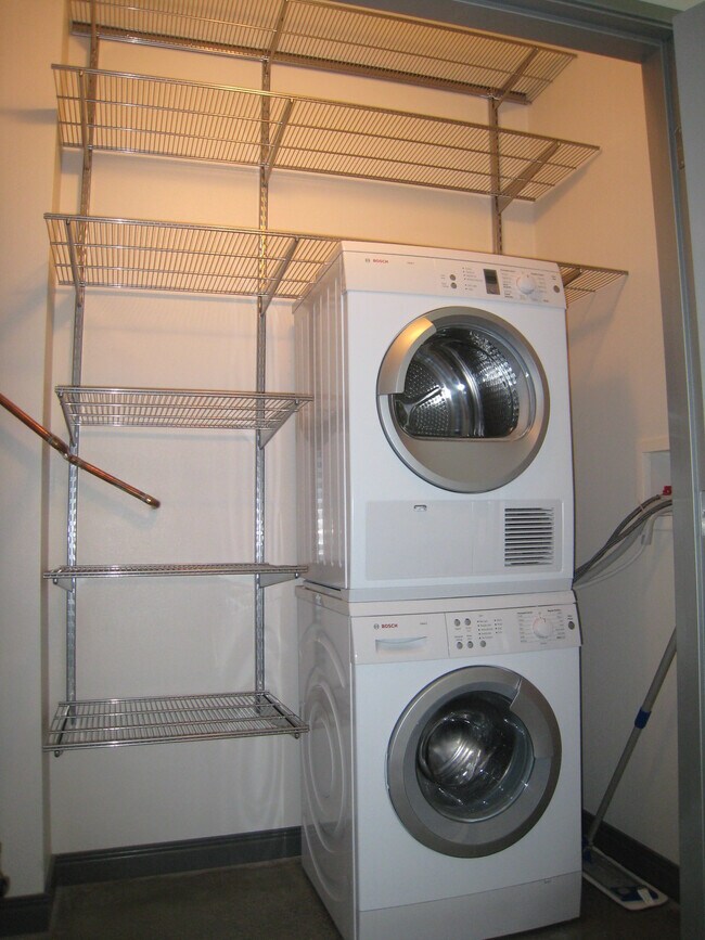 Bosch Washer Dryer & ELFA storage system! - 435 W Center Street Promenade St
