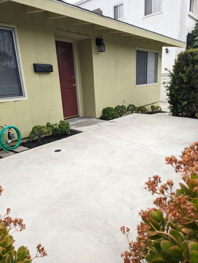 Front Patio - 221 W Avenida Palizada