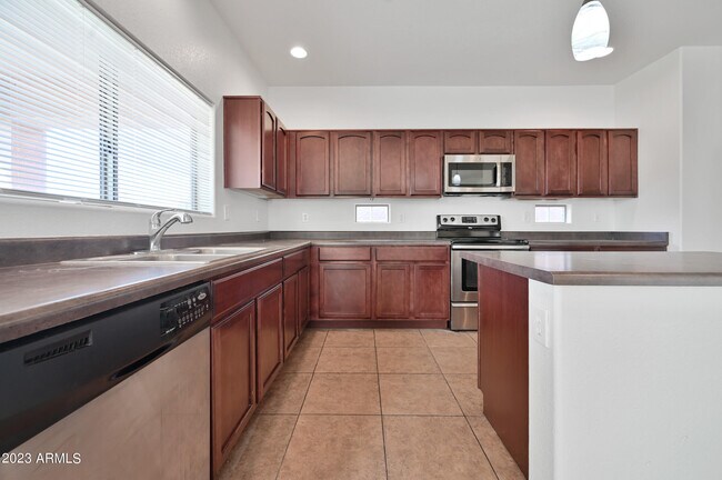 Building Photo - 21941 Creosote Ct