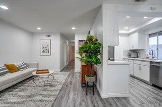 Building Photo - 1833 Camberley Ln