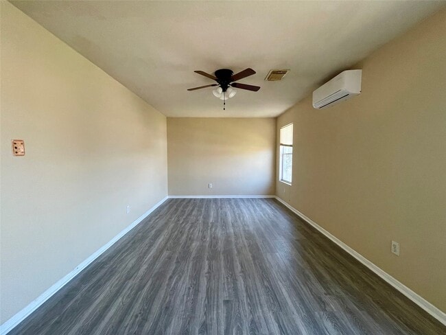 Building Photo - 7303 Foxshadows Ln