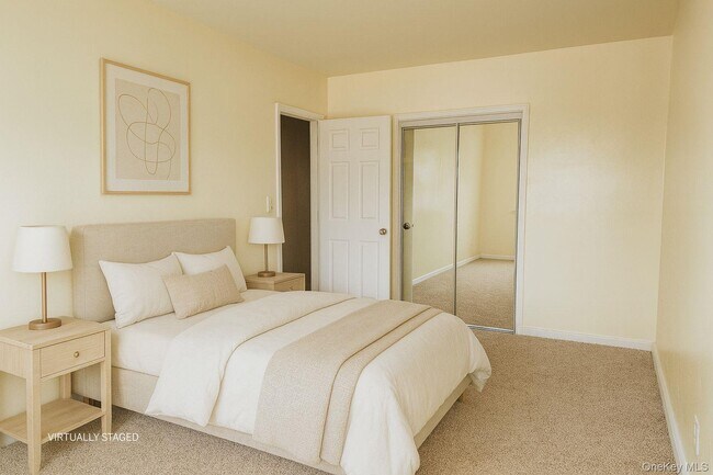 Building Photo - 1022 E 211th St