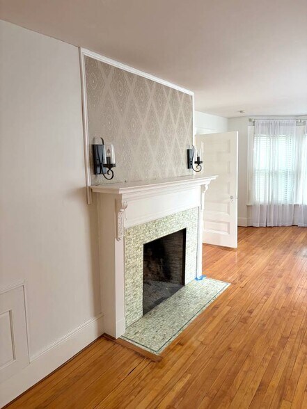 Building Photo - 105 Burncoat St