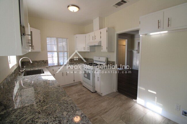 Building Photo - Updated 3bd/2ba North Sacramento House With Large Fenced Yard- Must See!