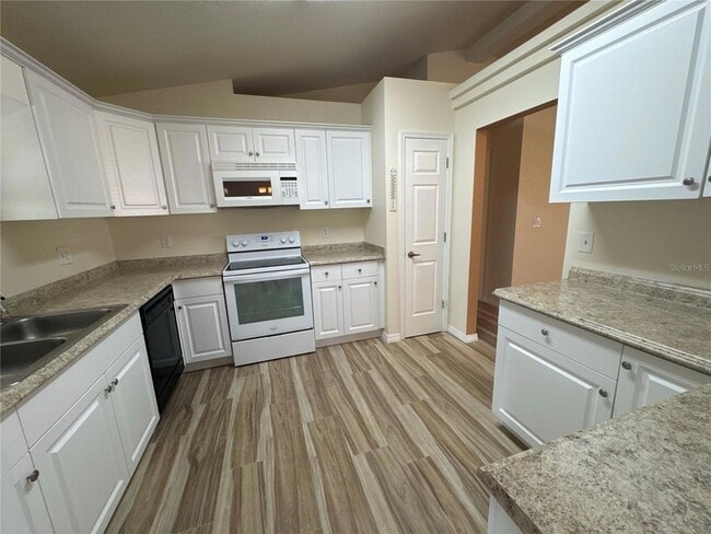 Building Photo - 5440 SW 100th Loop