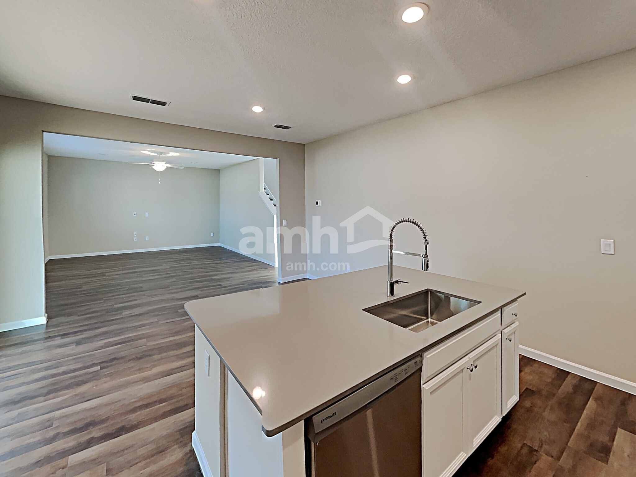 Building Photo - 219 Hemlock Pt