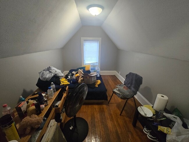 Building Photo - Available for Move In Mid- November!