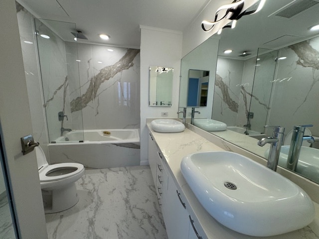 master bathroom - 725 Kapiolani Blvd